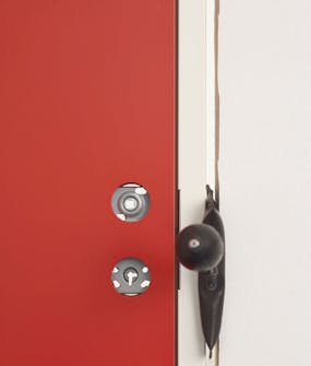 Ljudisolera dörr: Kolla på låssidan Ljudisolera dörr: Kolla på låssidan